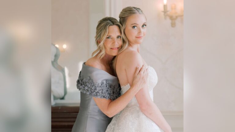 20 Mother of The Groom Hairstyles Medium: Stunning & Elegant Ideas