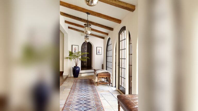 22 Small Entryway Ideas to Maximize Space And Style: Smart & Chic Solutions