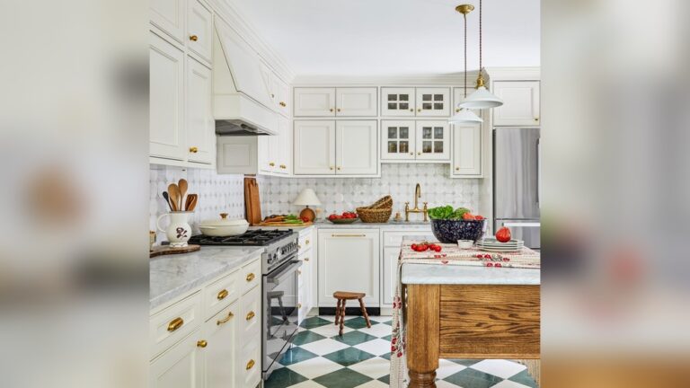 24 Best Paint Colors for Small Kitchen That’Ll Make You Say ‘Wow!’: Stunning Ideas