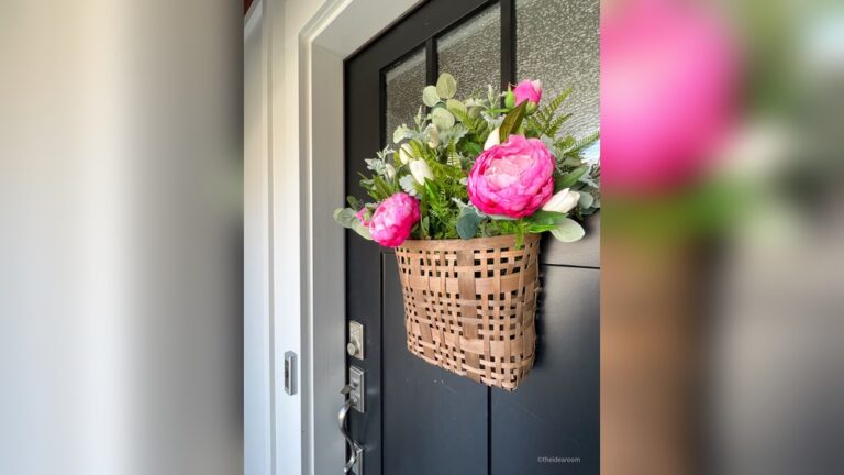 26 Spring Door Hanger Ideas: Brighten Your Home Instantly