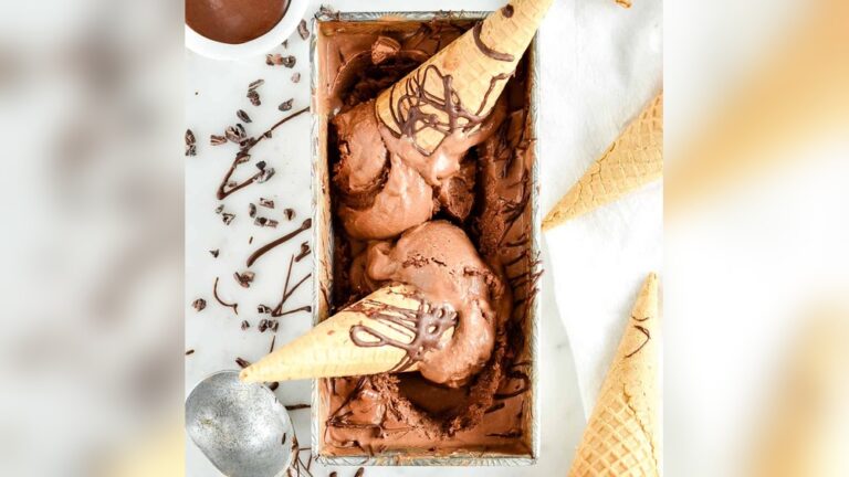 How To Make Iced Matcha Latte With Coconut Milk in 7 Minutes (So Easy!) : Refreshing & Creamy Delight